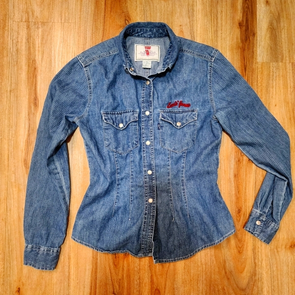 Womans Levi's Classic Blue Denim Shirt - Picture 1 of 2